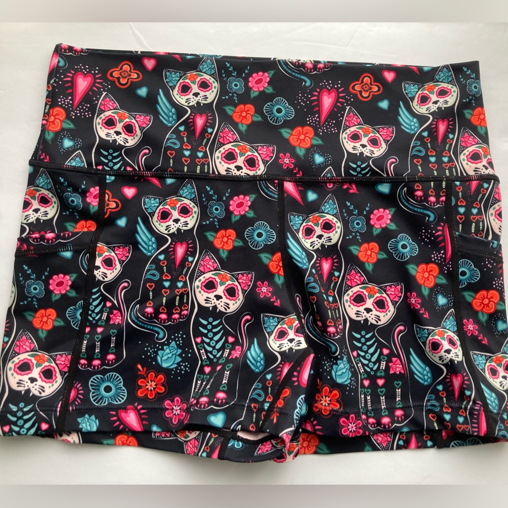 CVG Constantly Varied Gear Shorts Womens Medium Spookitty Cat Pocket Squat